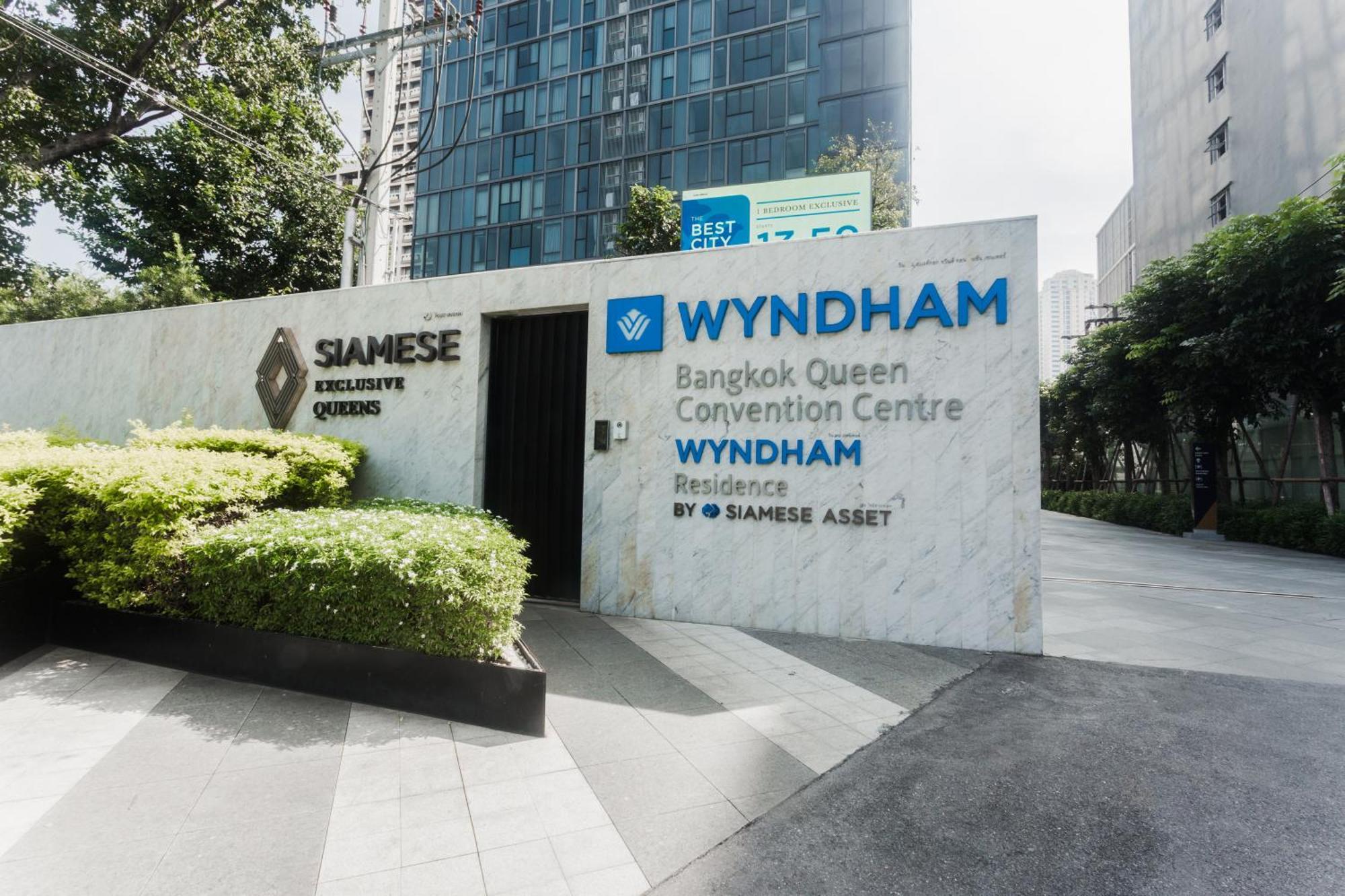 Wyndham Bangkok Queen Convention Centre Bagian luar foto